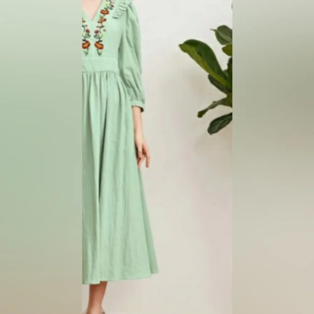 New Floral Embroidery Dress - Picture 2 of 3